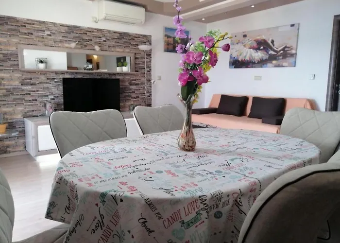 아파트 Libe With Sea View 트로기르