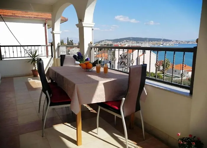 Libe With Sea View Appartement Trogir
